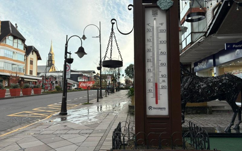 Temperatura em -1°C, registrado nos termômetros do Centro de Gramado