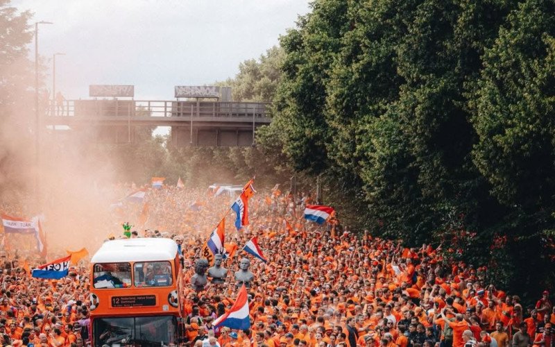 Torcida da Holanda sabe fazer festa | abc+