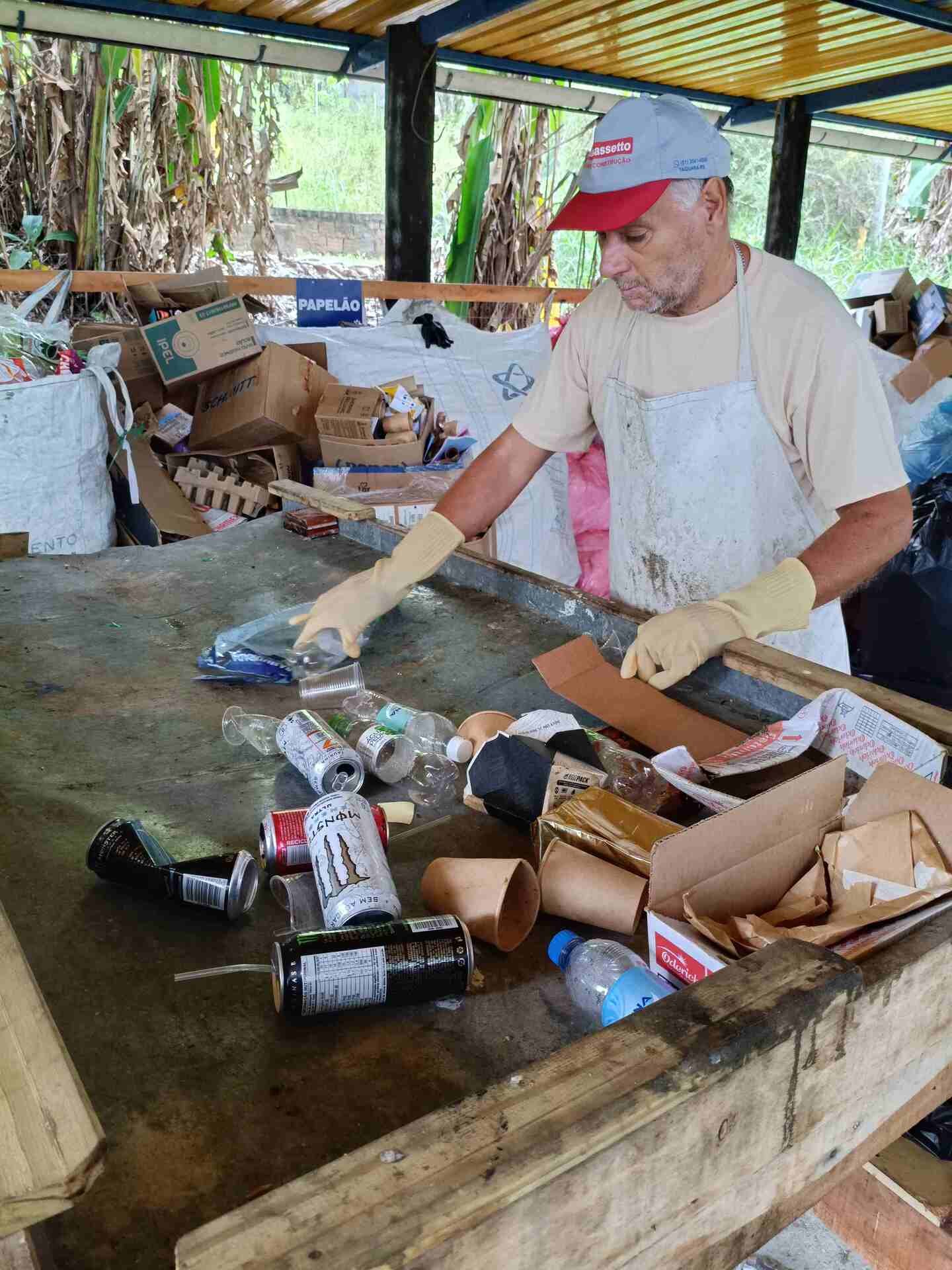 Faccat faz triagem de res&iacute;duos para destina&ccedil;&atilde;o adequada