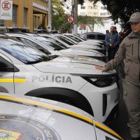 "Tem que pensar na vida de quem protege": Prefeitura entrega 16 viaturas semiblindadas às forças de segurança