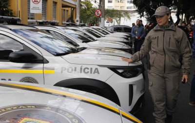 "Tem que pensar na vida de quem protege": Prefeitura entrega 16 viaturas semiblindadas às forças de segurança