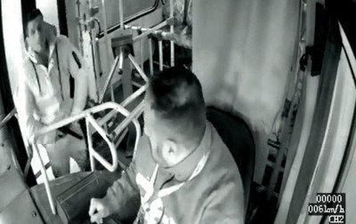 VÍDEO: Homem é preso após assaltar ônibus e render motorista com arma em Novo Hamburgo