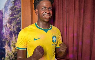 Vini Jr. ganha estátua de cera em museu de Gramado