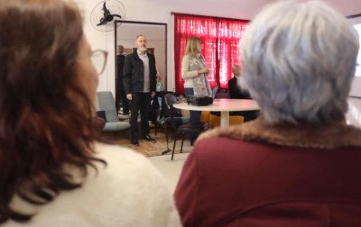 Palestra ensina público idoso a se proteger contra golpes e situações de violência