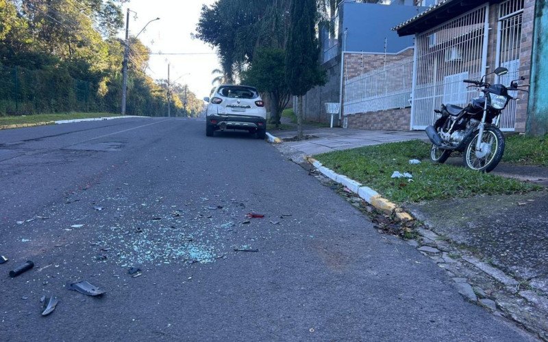 Motociclista não habilitado colide na traseira de carro em Novo Hamburgo