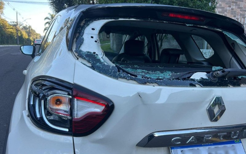 Motociclista não habilitado colide na traseira de carro em Novo Hamburgo