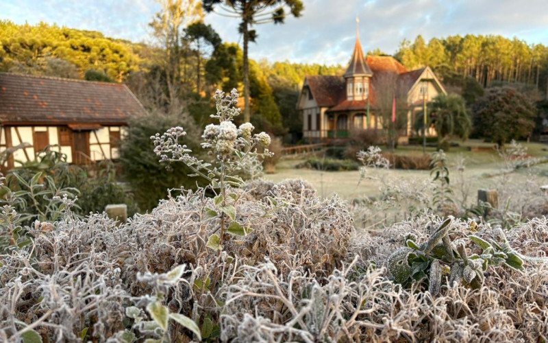 Geada em Canela, no começo deste inverno, em dia marcado por muito frio