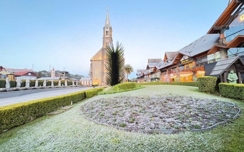 Geada se formou em madrugada e começo de manhã gelado em Gramado e Canela, neste começo de inverno