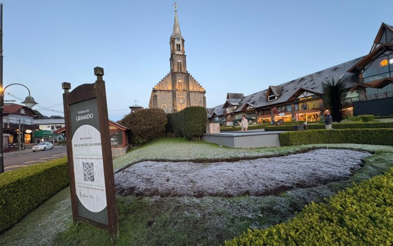 Geada congela a paisagem em Gramado e Canela
