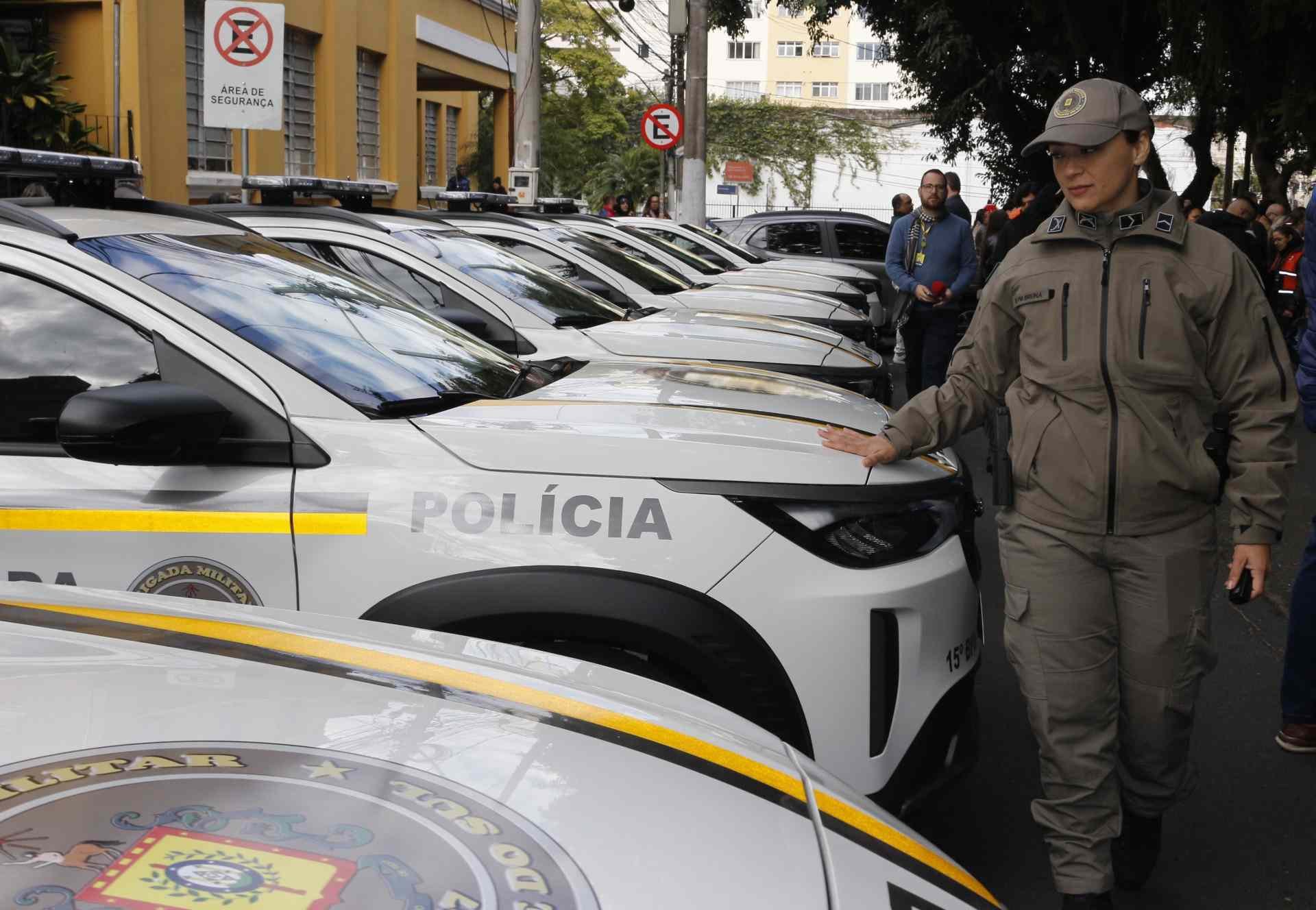 &ldquo;Tem que pensar na vida de quem protege&rdquo;: Prefeitura entrega 16 viaturas semiblindadas &agrave;s for&ccedil;as de seguran&ccedil;a