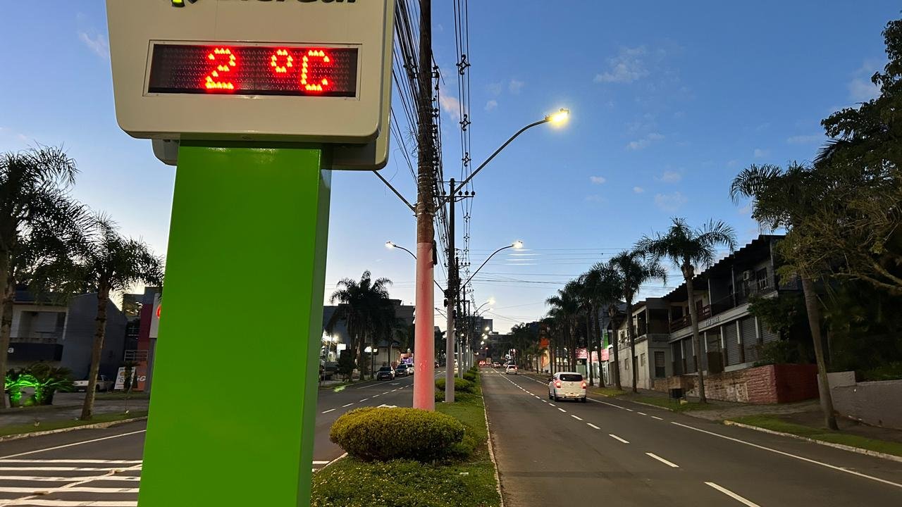 &ldquo;Est&aacute; muito frio mesmo&rdquo;: Temperaturas pr&oacute;ximas dos 0&ordm;C e geada marcam o amanhecer na regi&atilde;o
