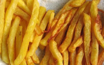 Crocante e perigoso: Anvisa alerta para substância com potencial cancerígeno em alimentos do dia a dia