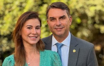 "Escolho olhar para aquilo que vejo todos os dias", defende esposa de Flávio Bolsonaro após Michelle dizer que ele a desrespeitou