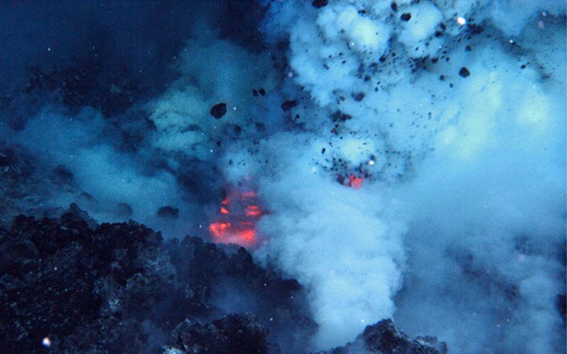 Vulcão West Mata em erupção, flagrado em 2009 | abc+