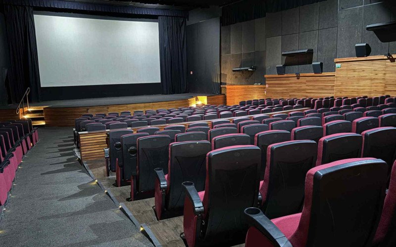 Cine Embaixador recebeu reformas nos últimos meses