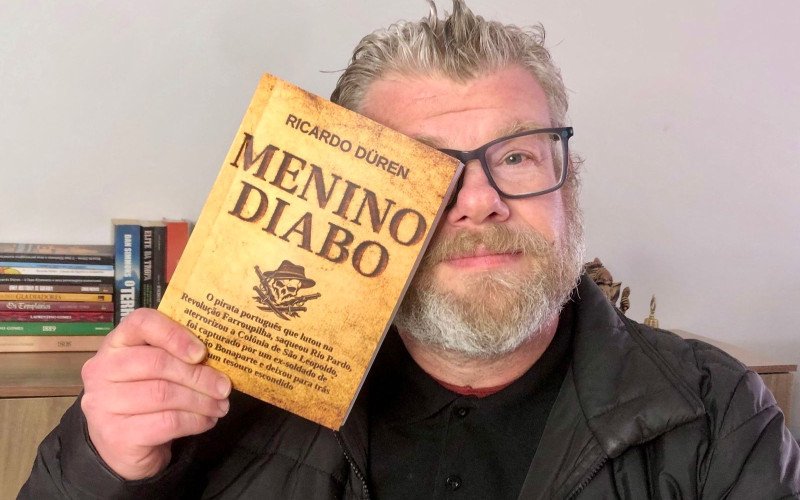 Ricardo Düren e seu novo livro, sobre o Menino Diabo | abc+