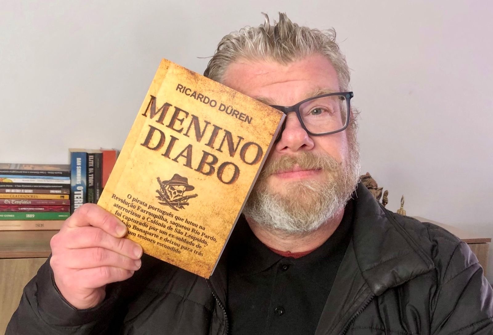 Livro resgata a história real de Menino Diabo, o pirata que aterrorizou a Colônia de São Leopoldo