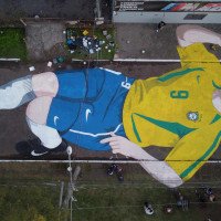Herói do penta, Ronaldo Fenômeno é mais um a ganhar pintura gigante em Novo Hamburgo
