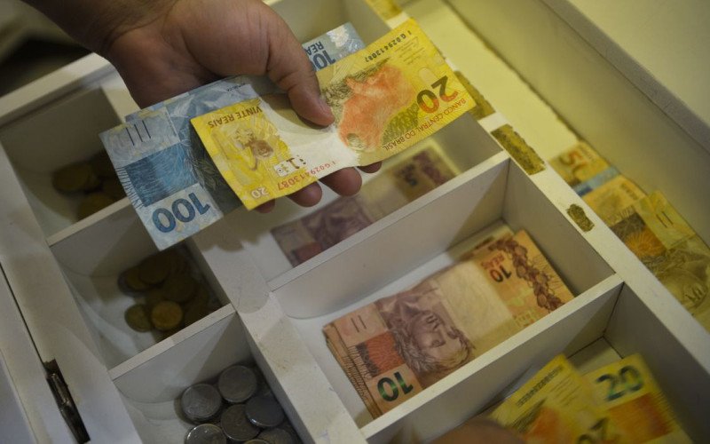 Caixa paga Bolsa Família a beneficiários com NIS de final 8 | abc+