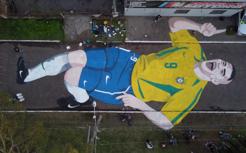 Pintura de Ronaldo estampada na rua Londres, bairro Canudos, em Novo Hamburgo | abc+