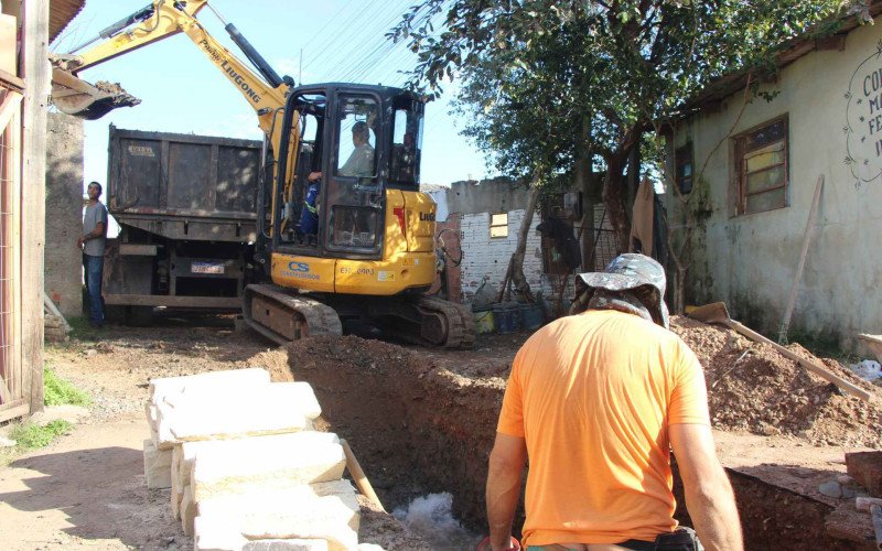 Obras de instalação de canos pluviais na Rua Dique da Saudade | abc+