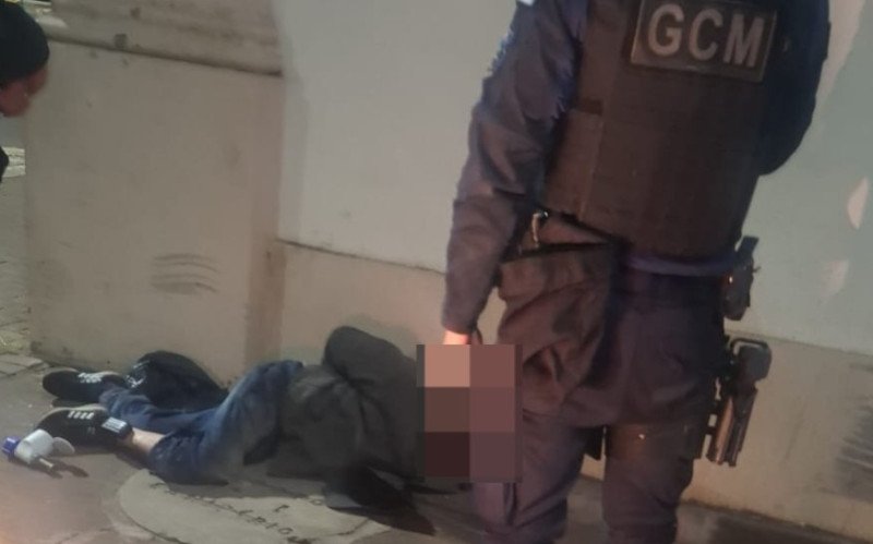 Homem é preso após ser flagrado roubando hidrômetro no Centro de São Leopoldo