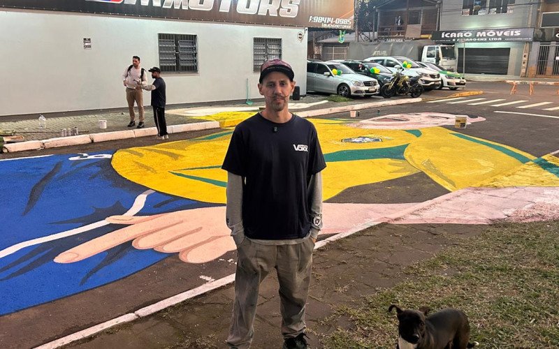 Rafael Jung, artista da 5ª Galáxia e um dos nomes responsáveis pela obra do Fenômeno em Novo Hamburgo | abc+