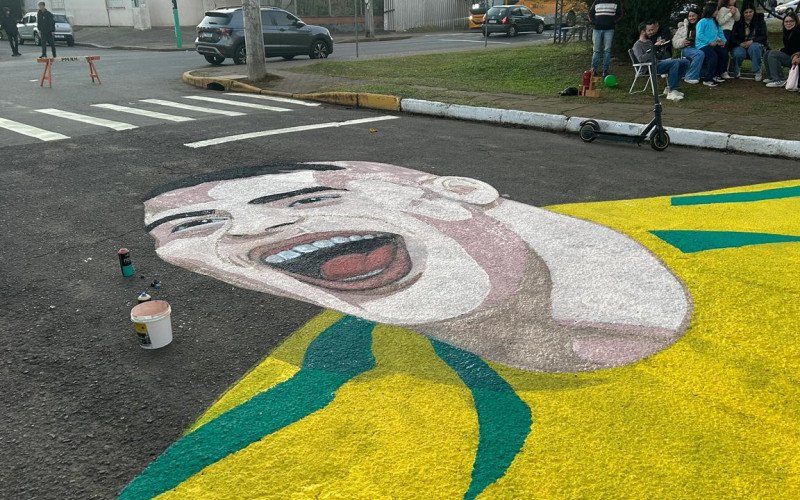 Pintura de Ronaldo estampada na rua Londres, bairro Canudos, em Novo Hamburgo
