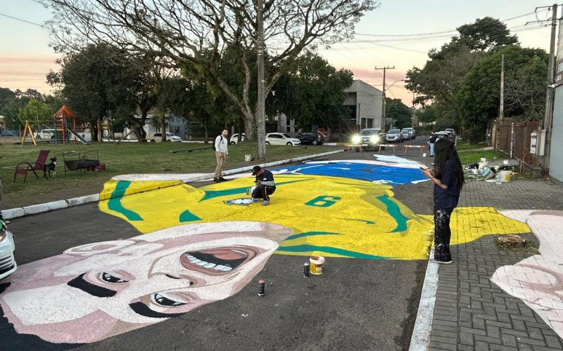 Pintura de Ronaldo estampada na rua Londres, bairro Canudos, em Novo Hamburgo | abc+