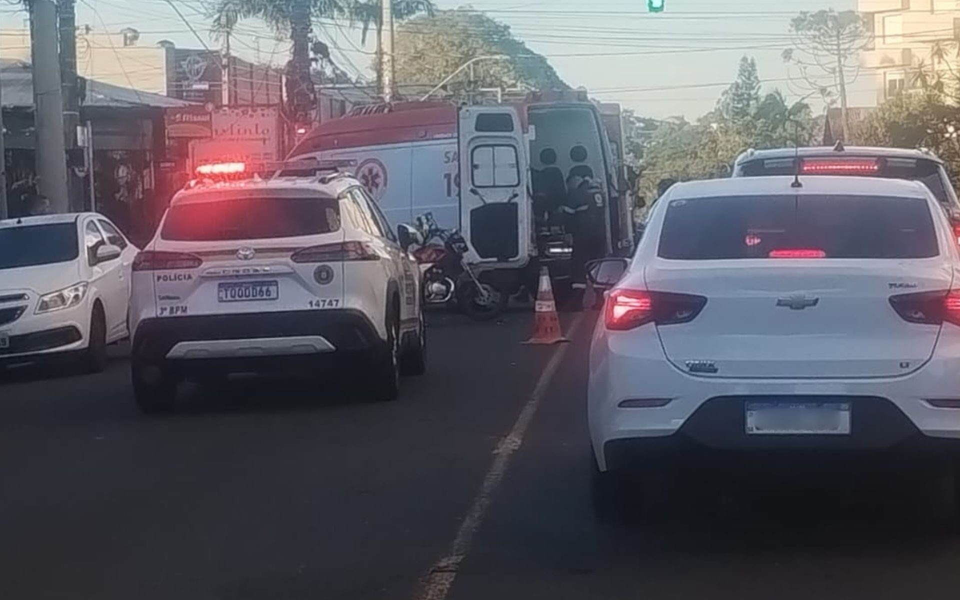 Motociclista fica ferido ap&oacute;s colis&atilde;o em cruzamento de Novo Hamburgo