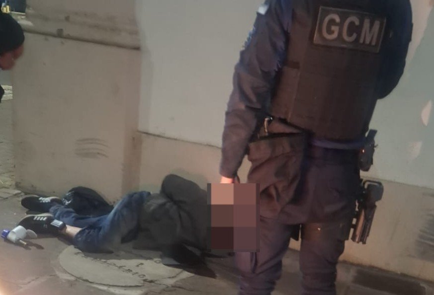 V&Iacute;DEO: Homem &eacute; preso ap&oacute;s ser flagrado furtando hidr&ocirc;metro no Centro de S&atilde;o Leopoldo