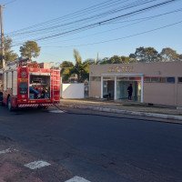Incêndio atinge cemitério municipal; veja vídeo