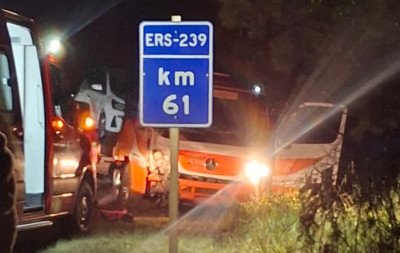 Motociclista morre após se envolver em acidente com caminhão guincho na RS-239