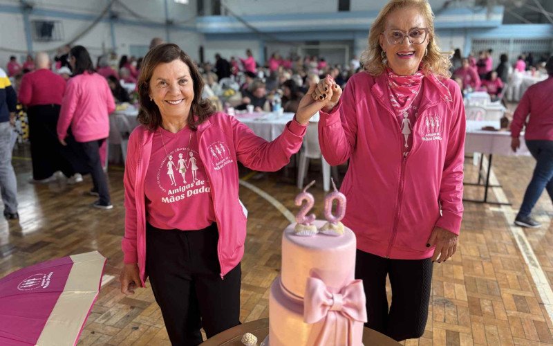 As fundadoras Fl&aacute;via e Marlise receberam mais de 700 convidadas para o anivers&aacute;rio do grupo