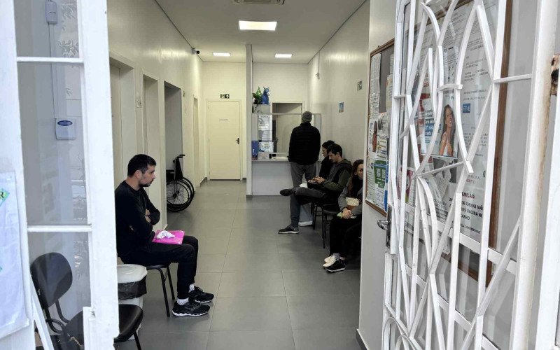 Casa da Vacina possu&iacute;a fila modesta por volta das 10h