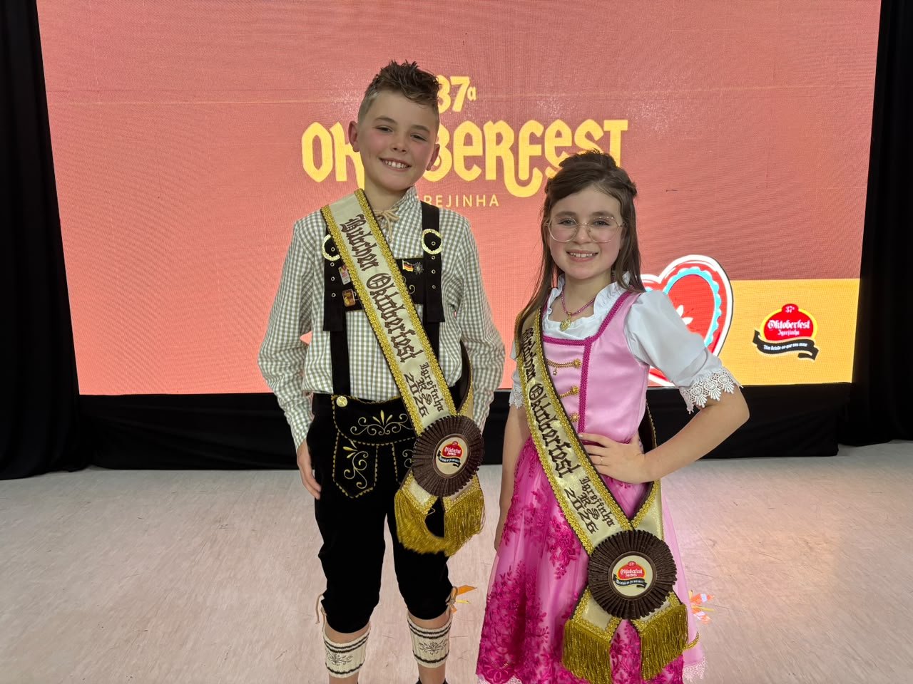 37ª Oktoberfest de Igrejinha completa corte com escolha do Bubchen e da Mädchen