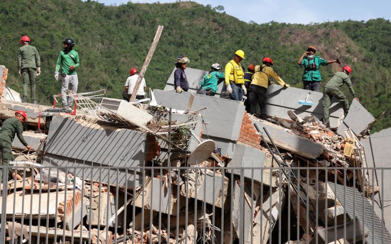 Número de mortos por terremoto na Venezuela sobe para 1.450  | abc+
