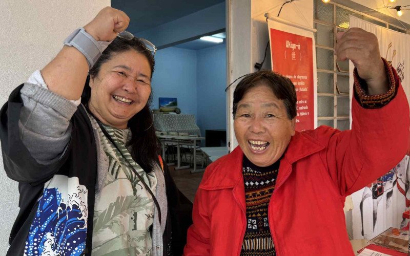 Vânia Naomi Hirakata, descendente de japoneses, e Tazuko Arima, que nasceu no Japão e mora há décadas no Brasil, traduzem bem esse sentimento dividido | abc+