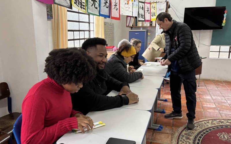 Origamista Ricardo Hideki Murata foi quem ministrou oficina de origami durante Feira da Colônia Japonesa
