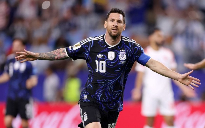 Messi é aplaudido e marca contra Argélia em jogo da Copa do Mundo | abc+