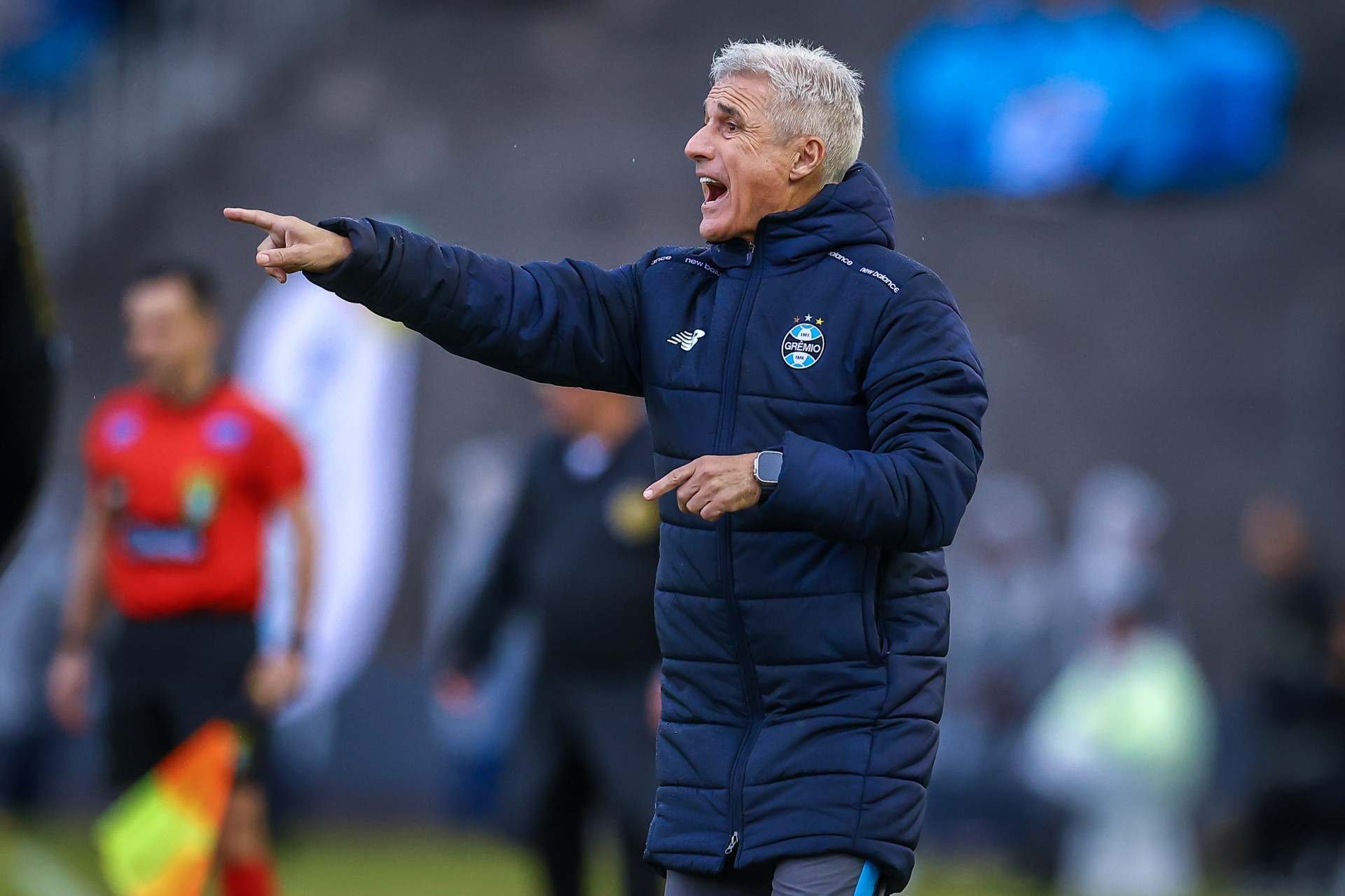 Luís Castro admite falhas, mas garante Grêmio pronto para “um bom segundo semestre”