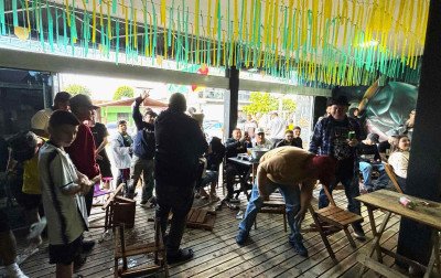 Hamburguenses na torcida pelo Brasil na partida contra o Japão, na Copa do Mundo