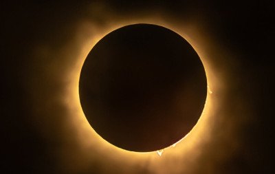 Eclipse solar total vai transformar dia em noite por até 2 minutos em 44 dias e festival promete experiência imersiva na Islândia