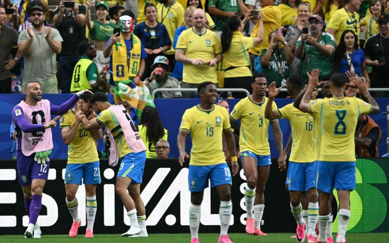 Jogadores do Brasil comemoram a vitória de virada sobre o Japão | abc+