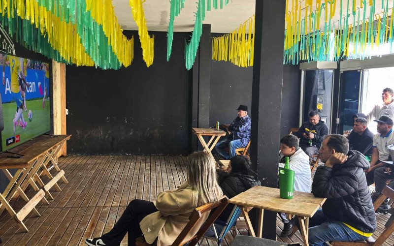 Hamburguenses na torcida pelo Brasil na partida contra o Japão, na Copa do Mundo