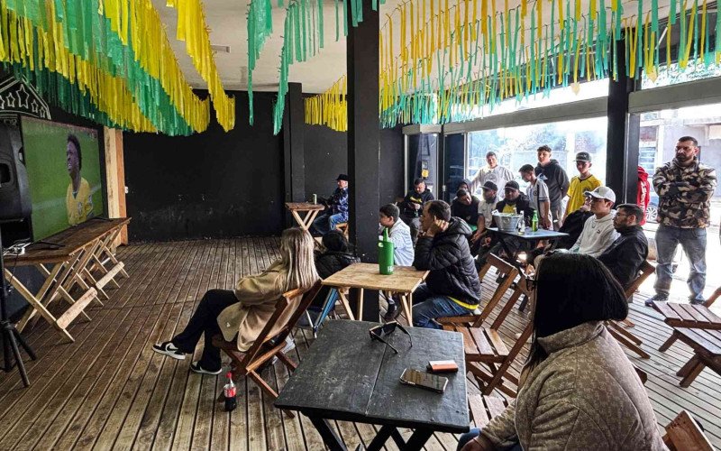 Hamburguenses na torcida pelo Brasil na partida contra o Japão, na Copa do Mundo