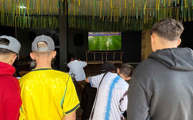 Hamburguenses na torcida pelo Brasil na partida contra o Japão, na Copa do Mundo