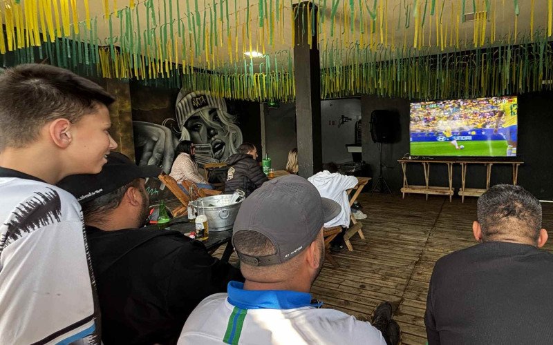 Hamburguenses na torcida pelo Brasil na partida contra o Japão, na Copa do Mundo