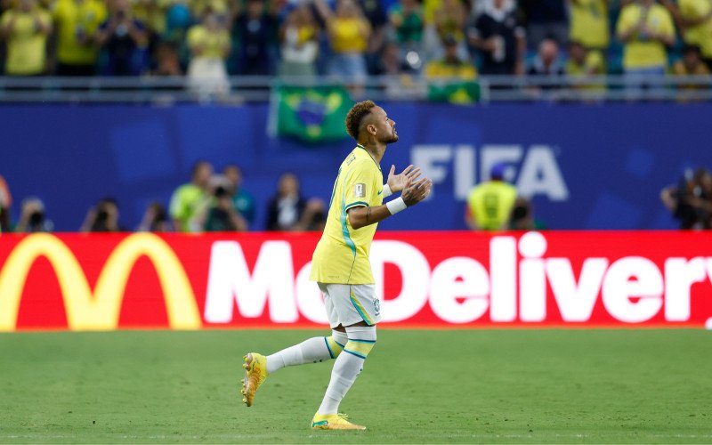 Treinador afirma que camisa 10 entraria no tempo extra, mas desistiu da substituição após o Brasil empatar e assumir o controle da partida | abc+