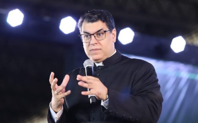 O episódio, relatado pelo padre durante uma pregação, voltou a circular nas redes sociais e gerou centenas de comentários de apoio ao religioso